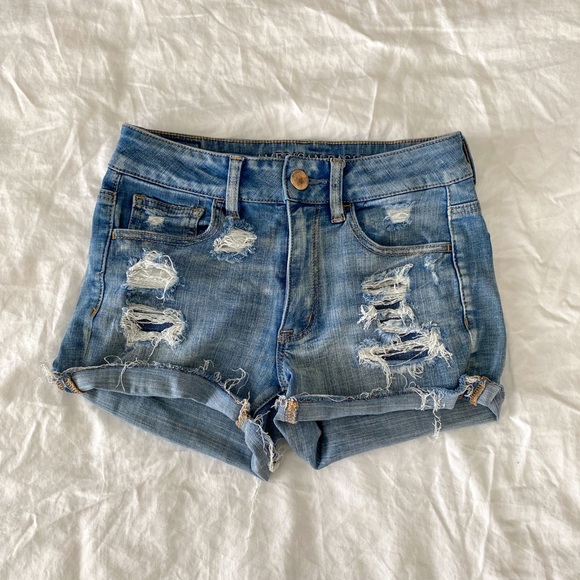 2/$40💜 CLOSET CLEAN OUT: American Eagle medium wash denim shorts - Picture 1 of 8